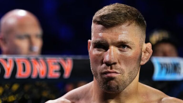 Dricus du Plessis Hints Opponent Is Holding Up Fight Announcement