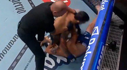 Yadier del Valle Ends Darren Elkins’ UFC Career in 35 Seconds
